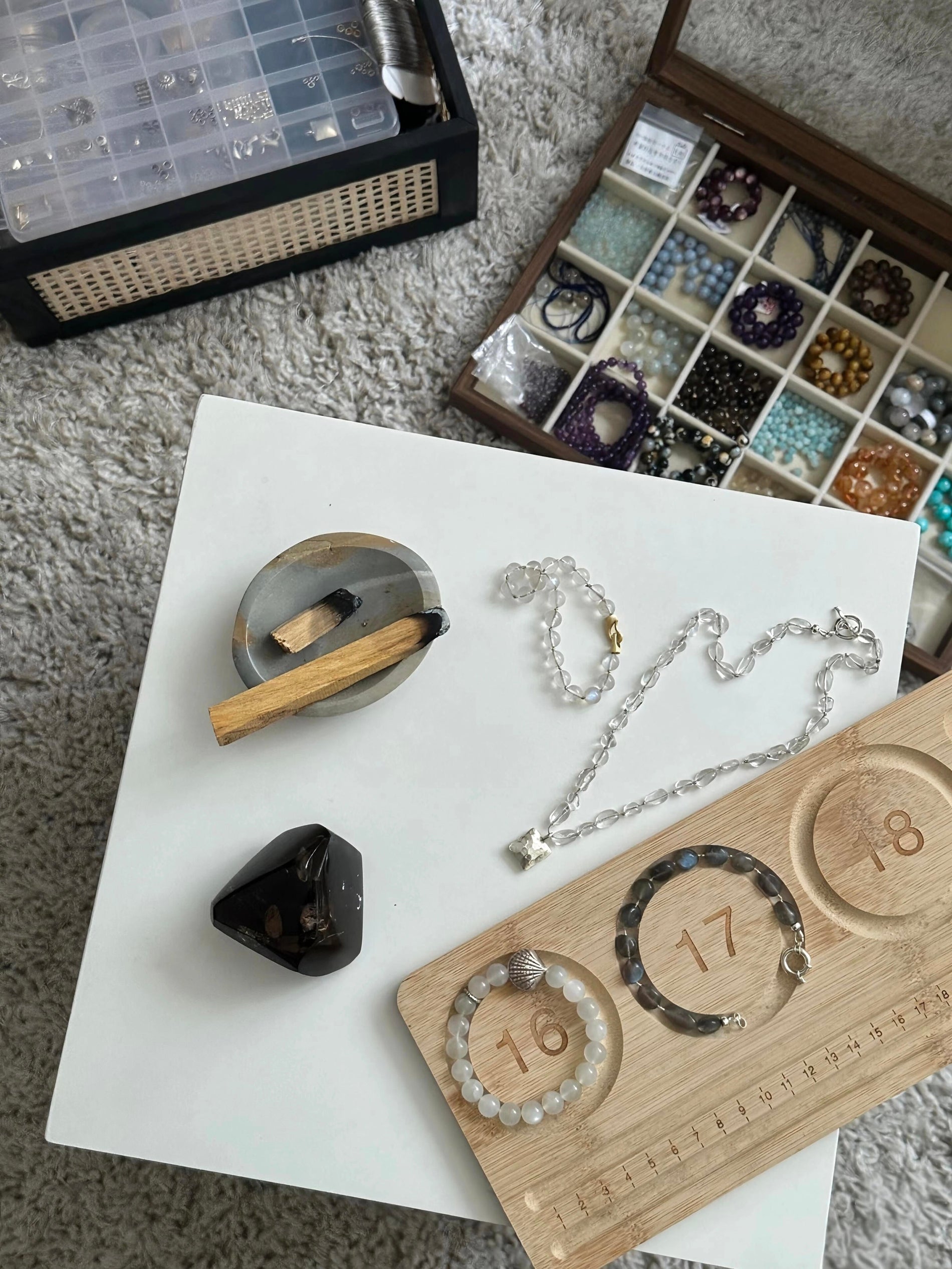 A small symbolic piece, a little inner awakening, is enough to turn the whole story around.